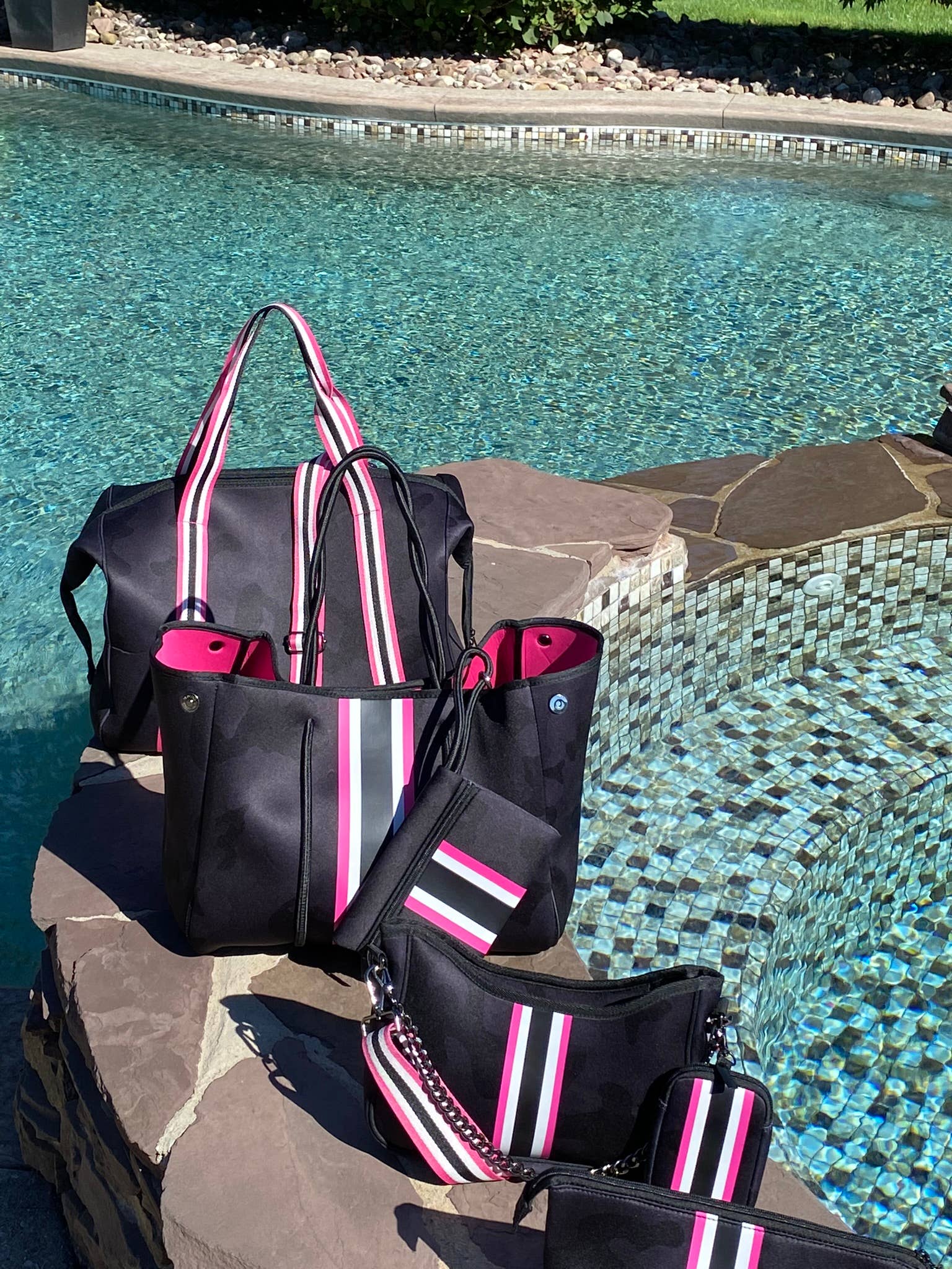 Lemonbella – wholesale Duffelväskor – Dam – Neopren Weekender Hollywood Black Camo - SLUTFÖRSÄLJNING6