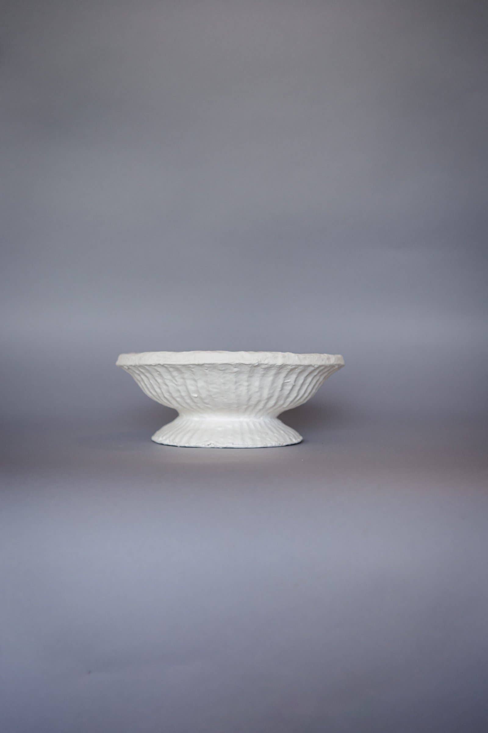 Curated Studio – Großhandel Dekorative Platte/Teller/Schüssel – Geriffelte Pappmaché-Schale0