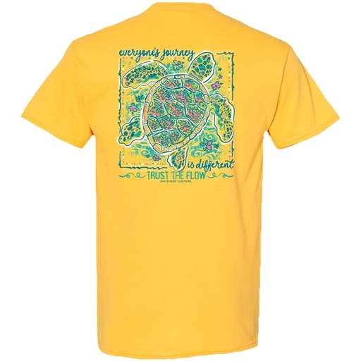 SC Classic Le Voyage de Tous Tortue - Daisy pour la vente par Southern Couture