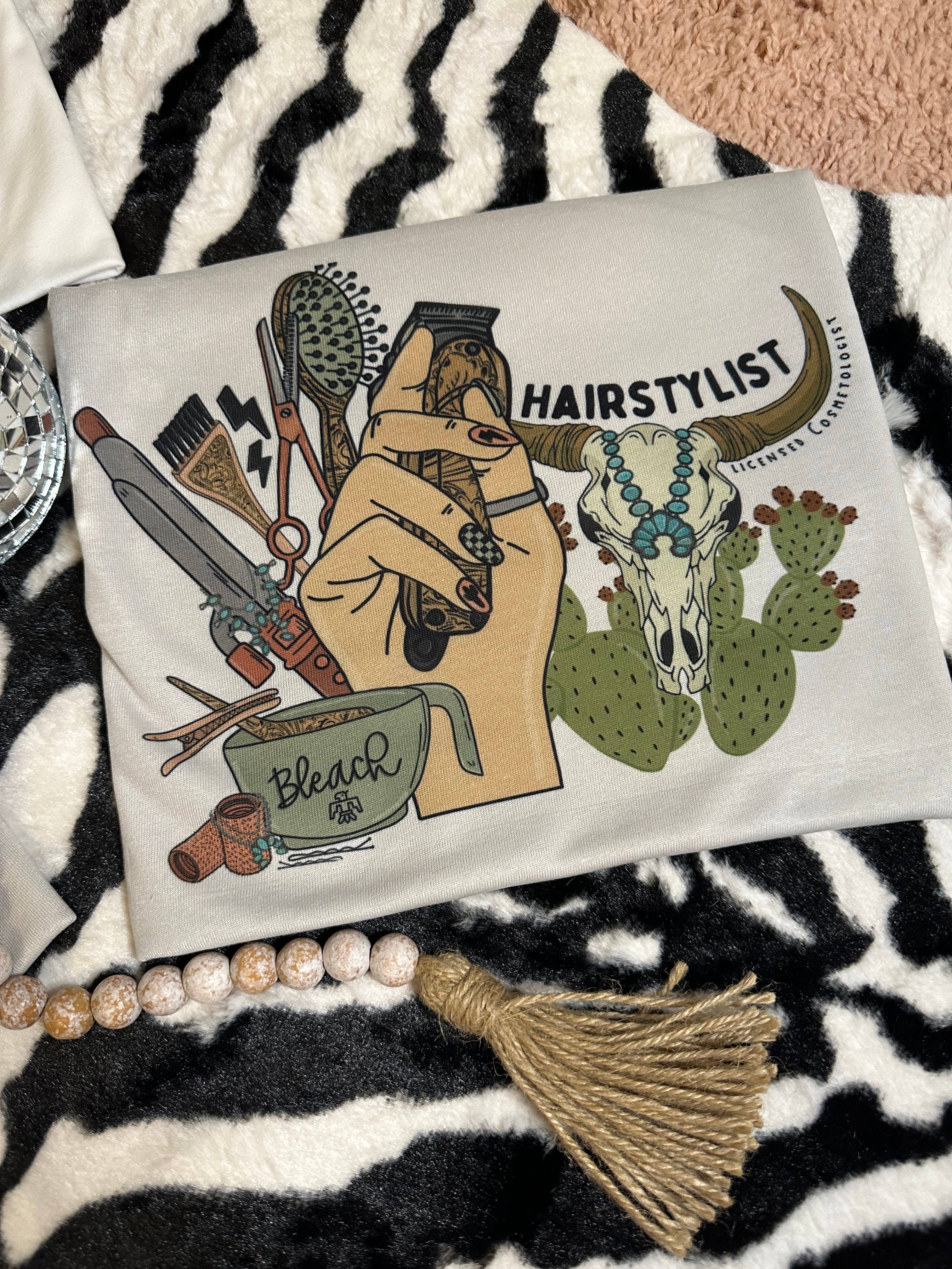 The Branded Blue Roan – Großhandel T-Shirt mit Siebdruck – Damen – T-Shirt mit Western-Grafik für Friseure, lizenzierte Kosmetologin0