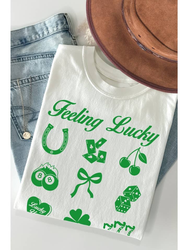 T-shirt à manches courtes Feeling Lucky pour la vente par BouTeeQue Closet