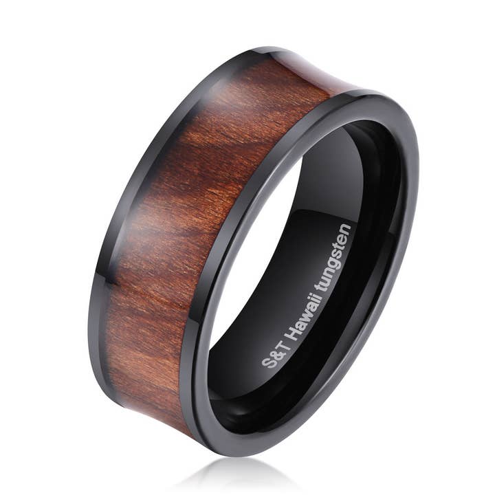 Bague hawaïenne en tungstène noir avec incrustation en bois de koa pour la vente par S&T Collections