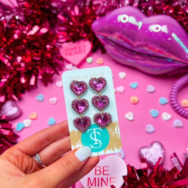 Taylor Shaye Designs - Vente Boucles d'oreilles pendantes - Coeurs à trois perles Rosaline15