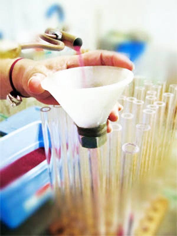 Ziponline - Vendita all'ingrosso Bacchetta magica - Bambini - Bacchette metalliche e prismatiche miste (colori pre-selezionati)1