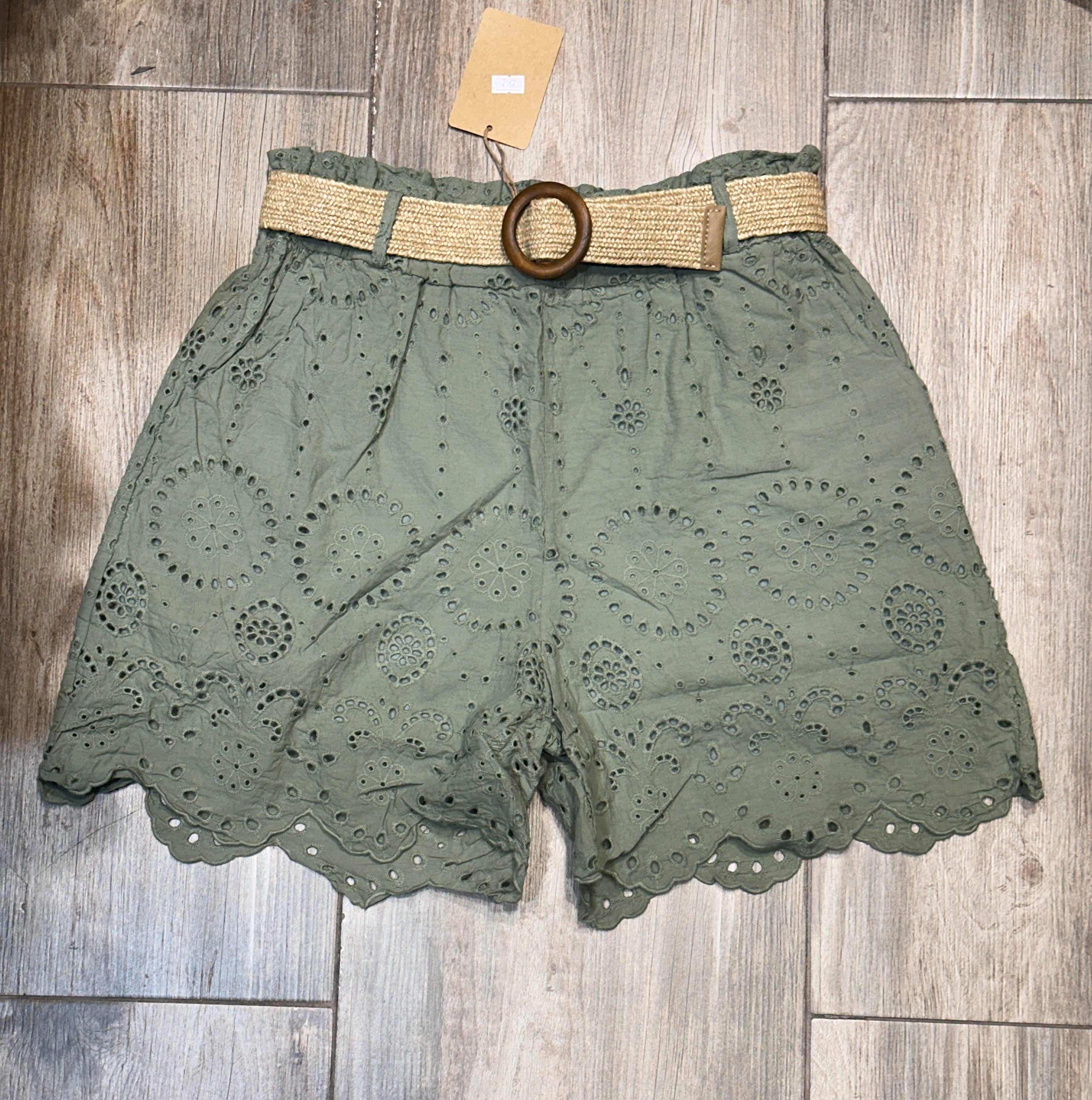 LÉA & LUC - Wholesale Shorts - Women's - Broderie anglaise shorts in 100% cotton REF. 250226