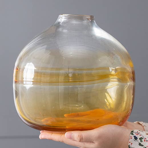 Vase en verre ambré D8,5x8,5" pour la vente par A&B Home Group Inc.