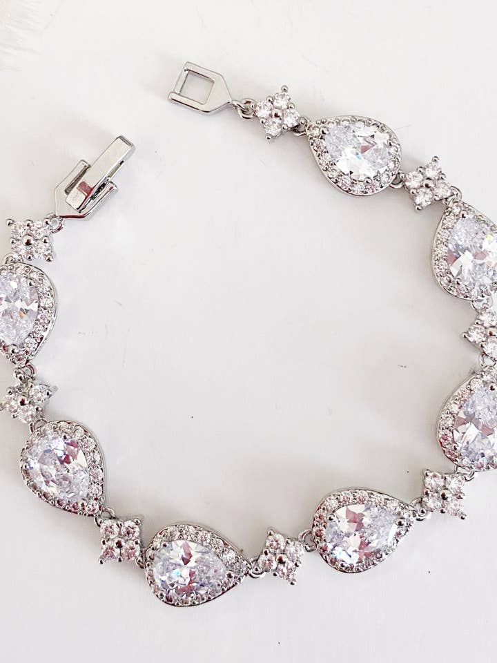 Bracelet de mariée Solange CZ pour la vente par Belle Box Boutique