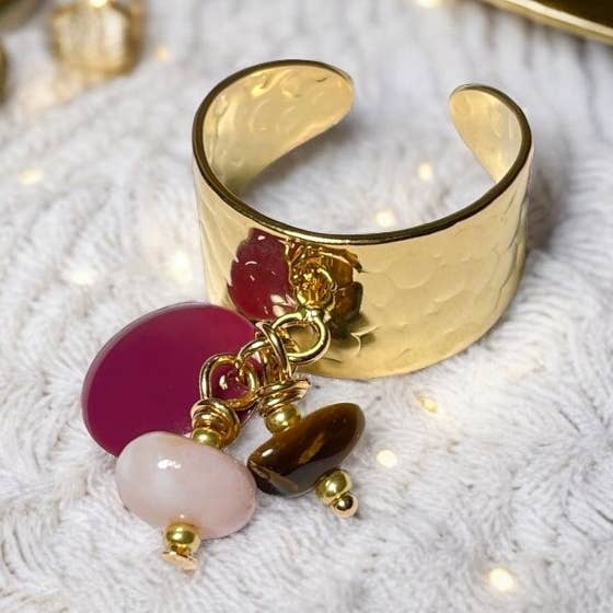 Bague dorée or fin avec pierre d’ Opale Œil de tigre sequin pour la vente par TOURMALYN