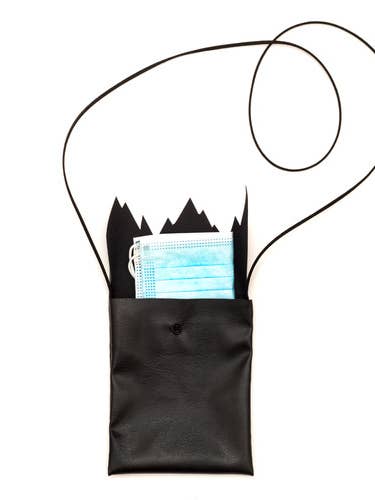 ANTONIA MASKENHALTER/OBJEKTHALTER | Emanuela Salatino für den Großhandel von Emanuela Salatino