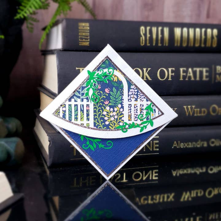 Secret Garden Paper Corner Bookmark for wholesale by Novel Corners