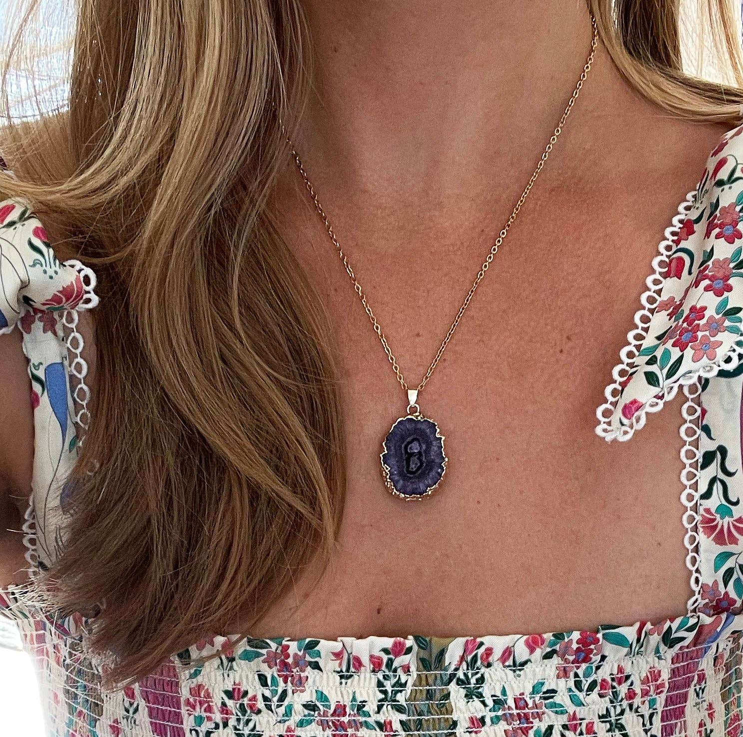 Tuuli Stones - Venta al por mayor Collares con colgantes/abalorios - Collar de ágata druzy púrpura para calma y creatividad2