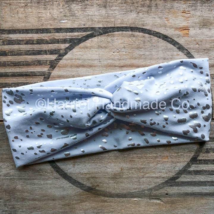 Bandeau extensible torsadé – Bleu bébé & Argent scintillant pour la vente par Harriet Handmade Co.