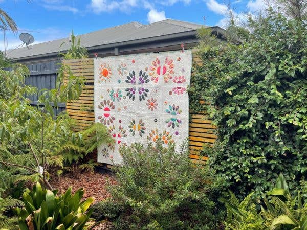 Free Bird Quilting Designs - Wholesale Quilt - 4. Divided Blooms Pattern1