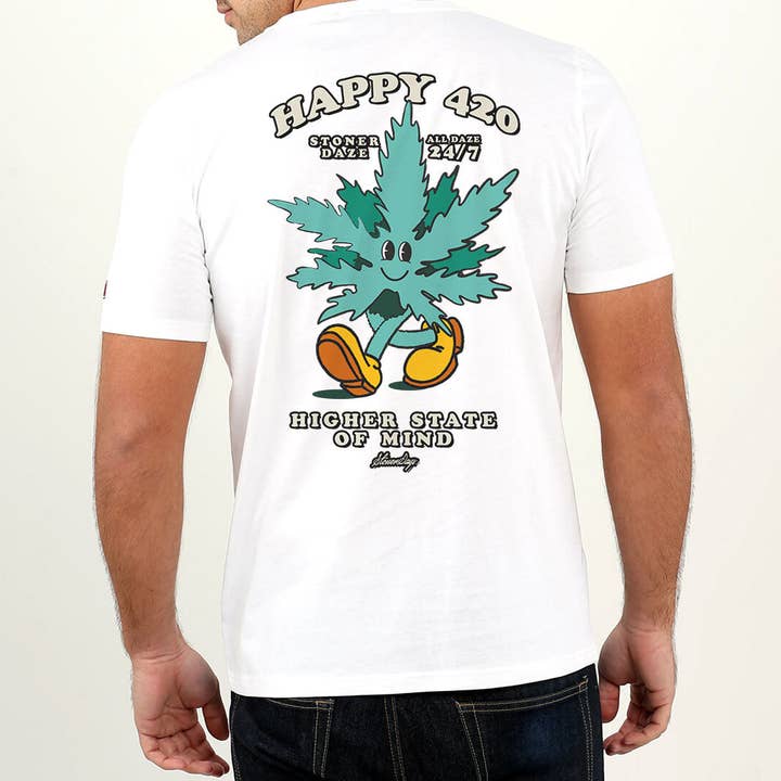 Happy 420 Vit Tee för wholesale av StonerDays Apparel