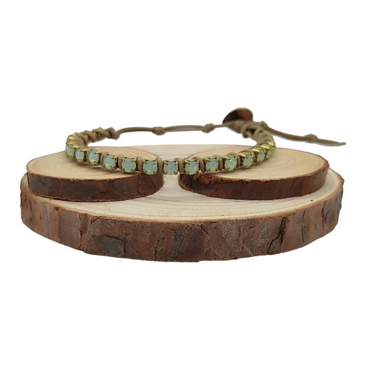 Kristallkedjearmband Medium - Krysolit Opal för wholesale av QUÉ MÁS JEWELS