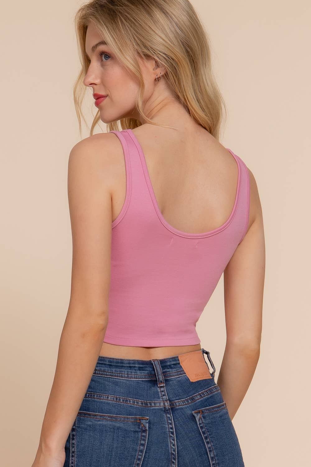 Active Basic | Active USA - Venta al por mayor Jersey corto de punto - Mujer - Top de punto sin mangas con dobladillo curvo y detalle de forro  10