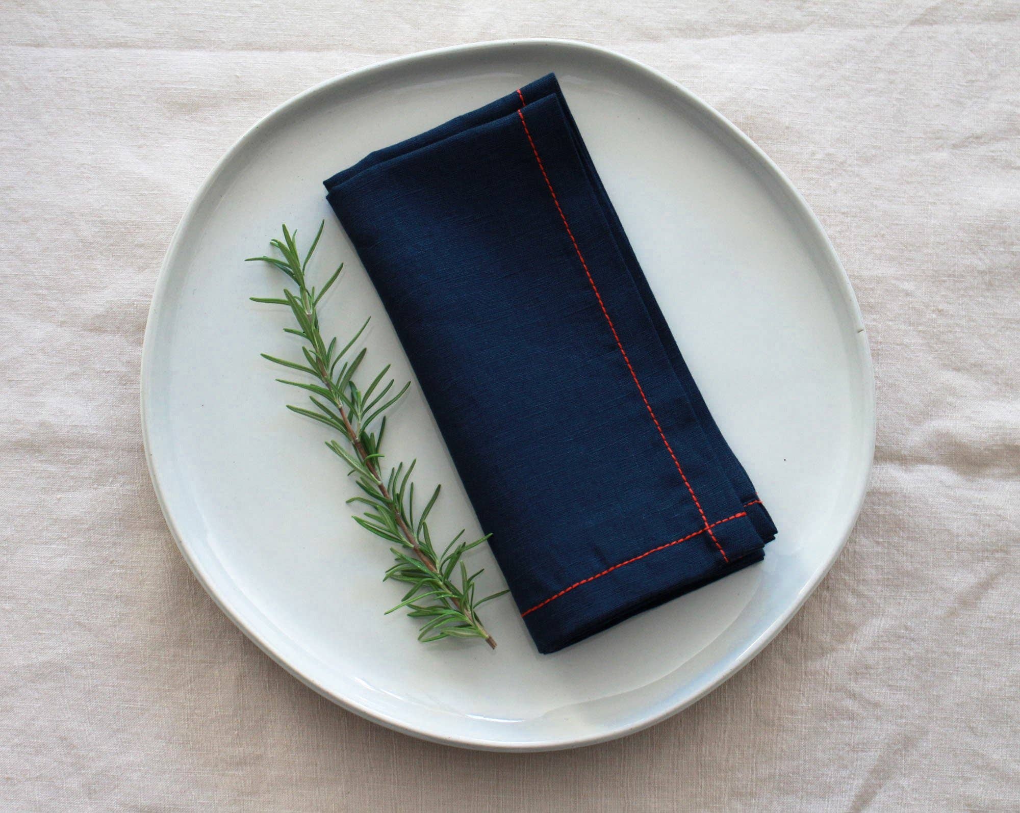 My Kitchen Linens – wholesale Dinner & cloth napkin – Navy Linen Napkins with Red Stitch, Set of 42