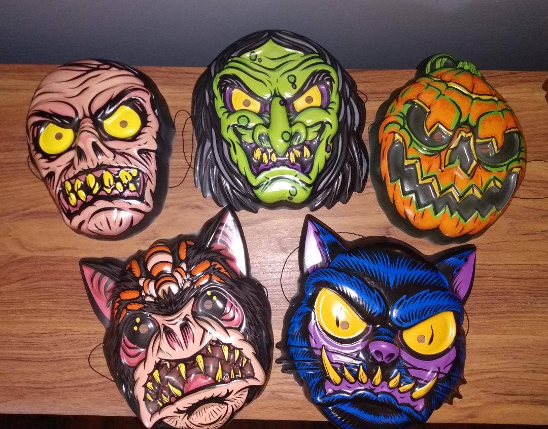 GOBLINHAUS – Engroshandel Kostume - Voksen – 5 sæt GOBLINHAUS masker med dekorative kasser (vintage Halloween/monsterstil)2