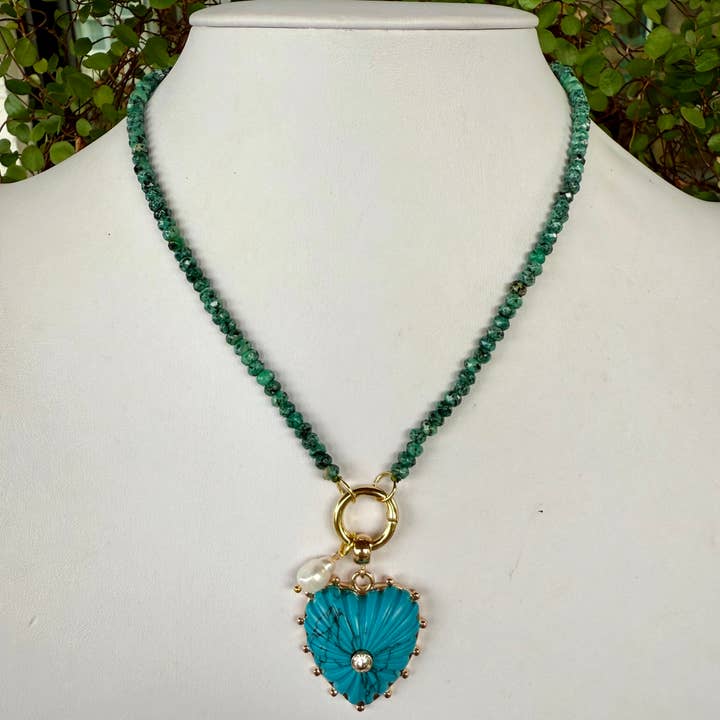 Turkos pärlhalsband + Blått hjärta för wholesale av Allie Beads