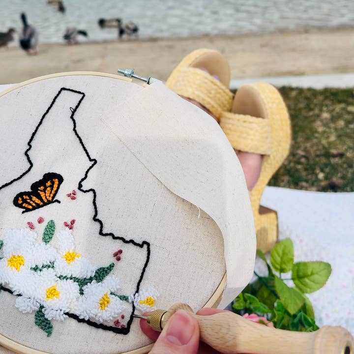 Plum Diddle - Wholesale Embroidery/Cross Stitch Supplies - Idaho Syringa Floss Punch Embroidery Kit1