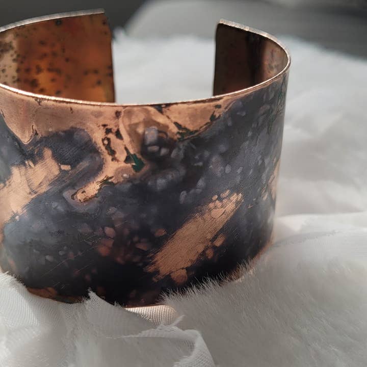 1,5 inch koperen manchet met patina voor wholesale door Bella Accessories