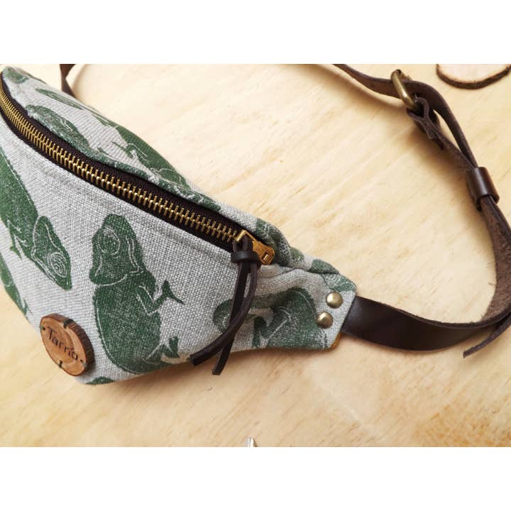 Made in Tarrío - Vente Sac ceinture – femme - Banane "Caméléon". Tissu d'ameublement et cuir naturel5