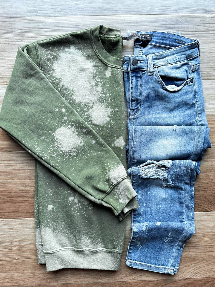 D&E Tees - Wholesale Sweatshirt - Women's - Bleached Military Green Sweatshirt