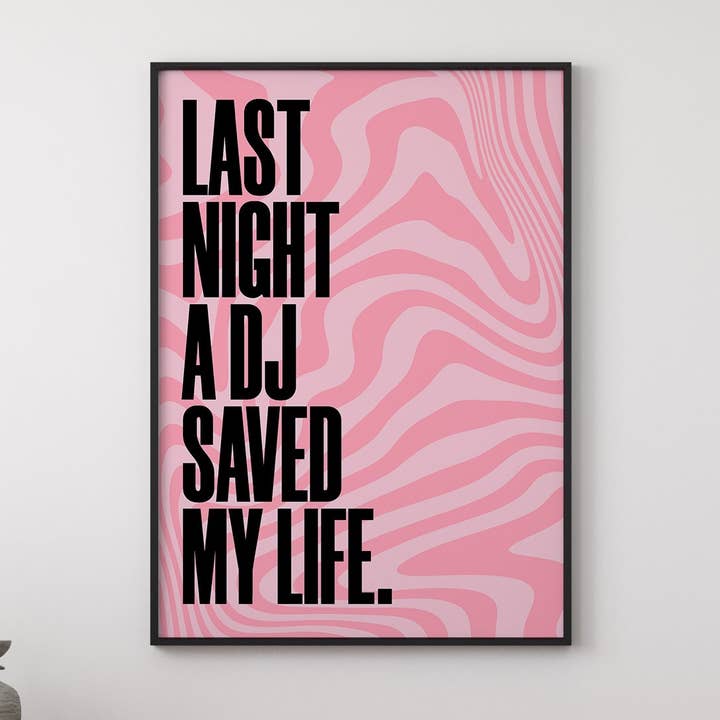 IERI SERA UN DJ MI HA SALVATO LA VITA PRINT per la vendita all'ingrosso da parte di Creative House UK