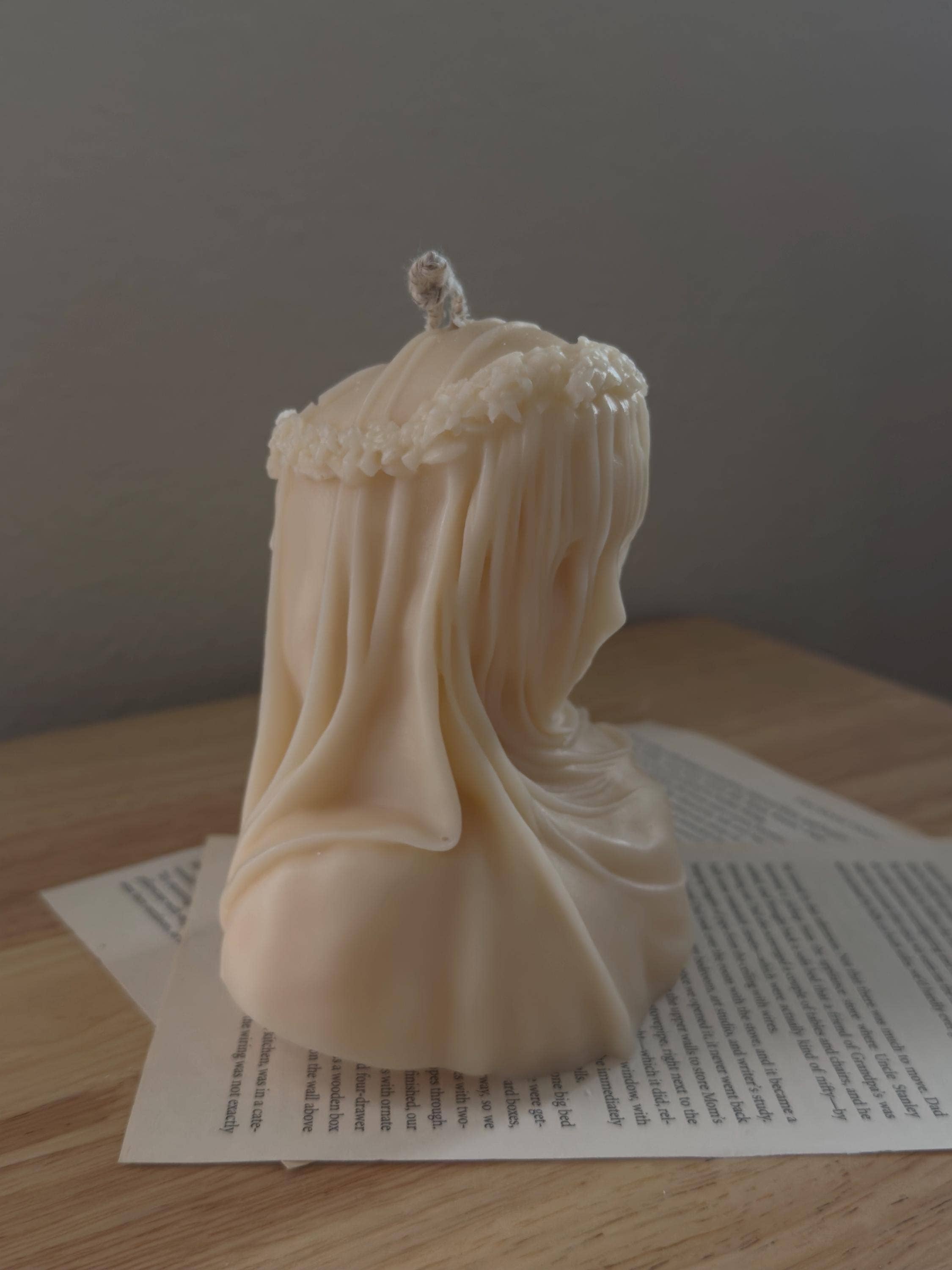 MikuniCandle - Venta al por mayor Velas de diseño llamativo - Decoración Minimalista de Vela de Dama Velada de Antonio Corradini4