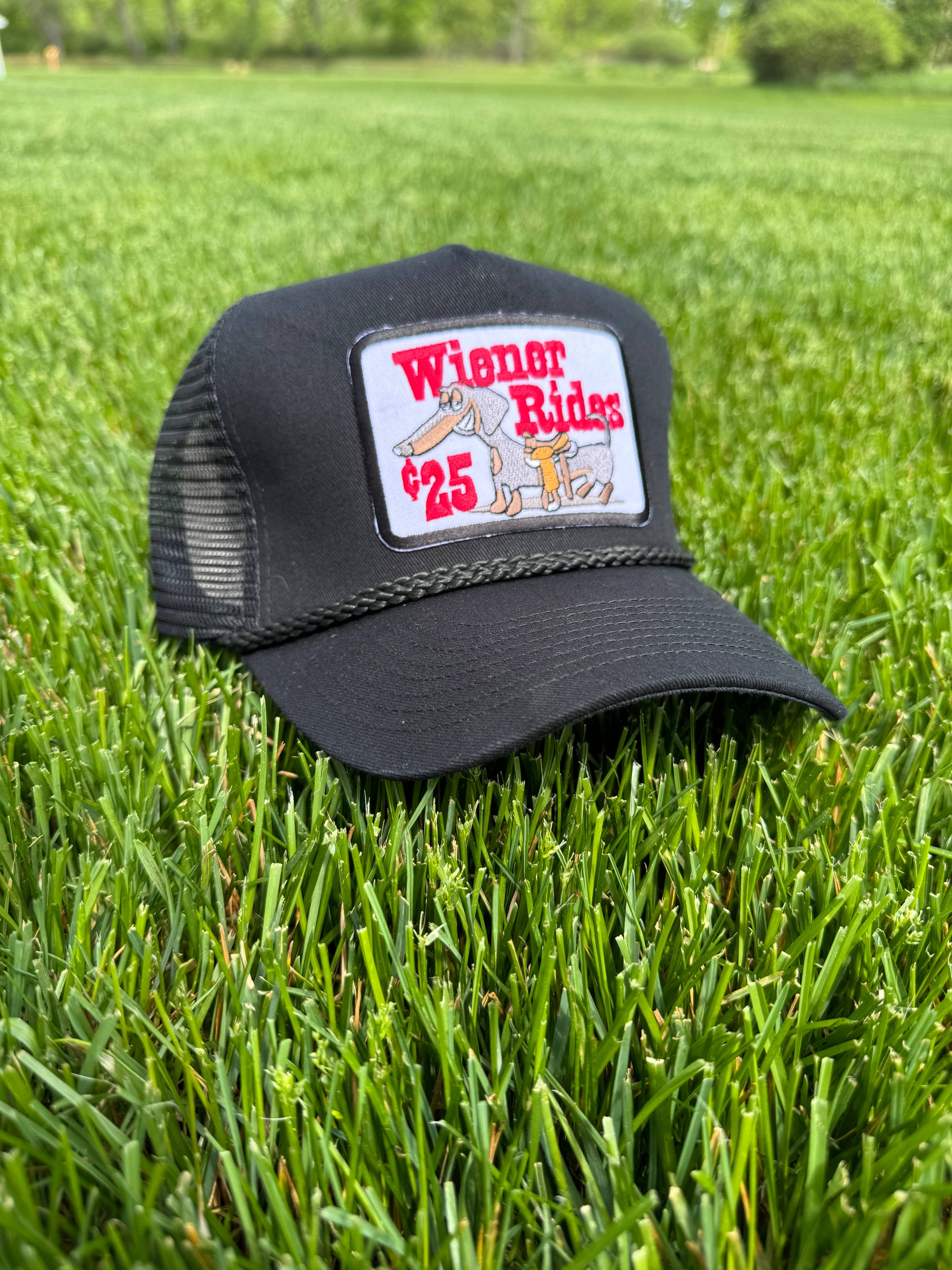River Bent Hat Co. - Wholesale Truckerpet - Uniseks - Wiener Rides Black Trucker van 25 cent1