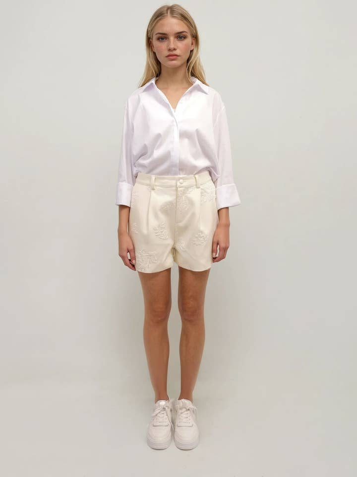 Shorts taille haute brodés – Ivory Grace pour la vente par Majestique Paris