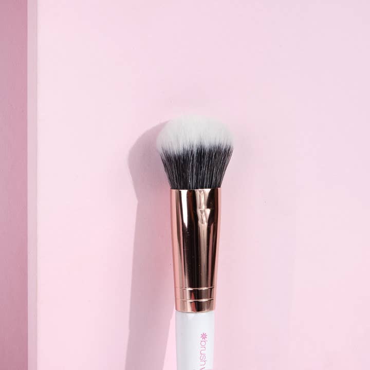 Soinvogue – wholesale Cheek/face make-up brush – Brushworks White & Gold Multi Tasking Brush