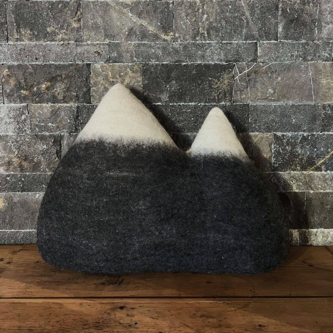 New Heidi – wholesale Throw/decorative pillow – Double Mountain decorative felt cushion - Ethical and artisanal creation New Heidi1