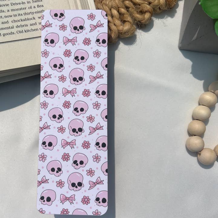 Marque-page en carton, Nœuds Crânes Coquette, Marque-page Effrayant pour la vente par See You Tomorrow Shop