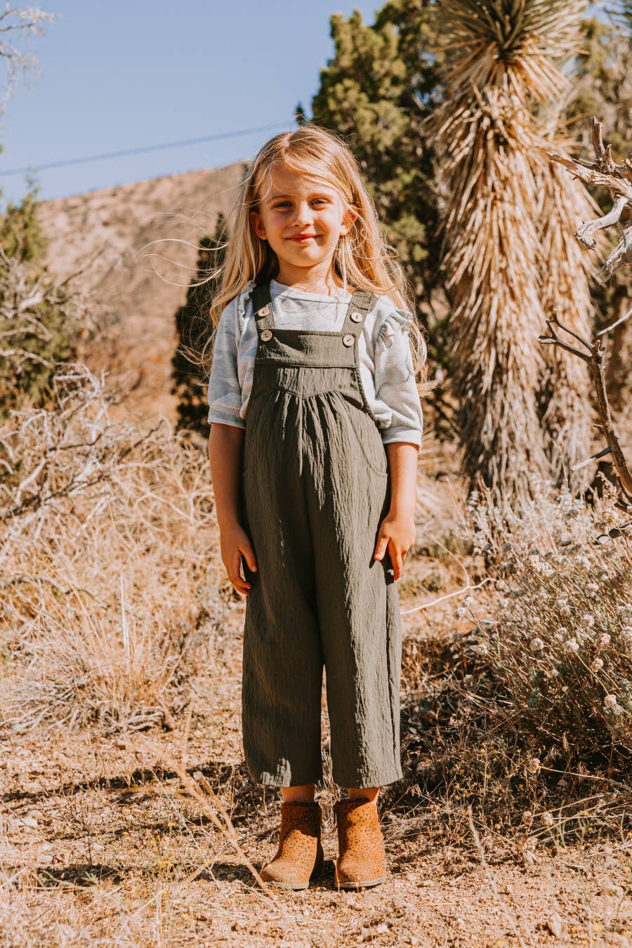 Oddi – Großhandel Jumpsuit – Kinder – Einfarbiger Overall mit Knöpfen und Riemen für Kinder7