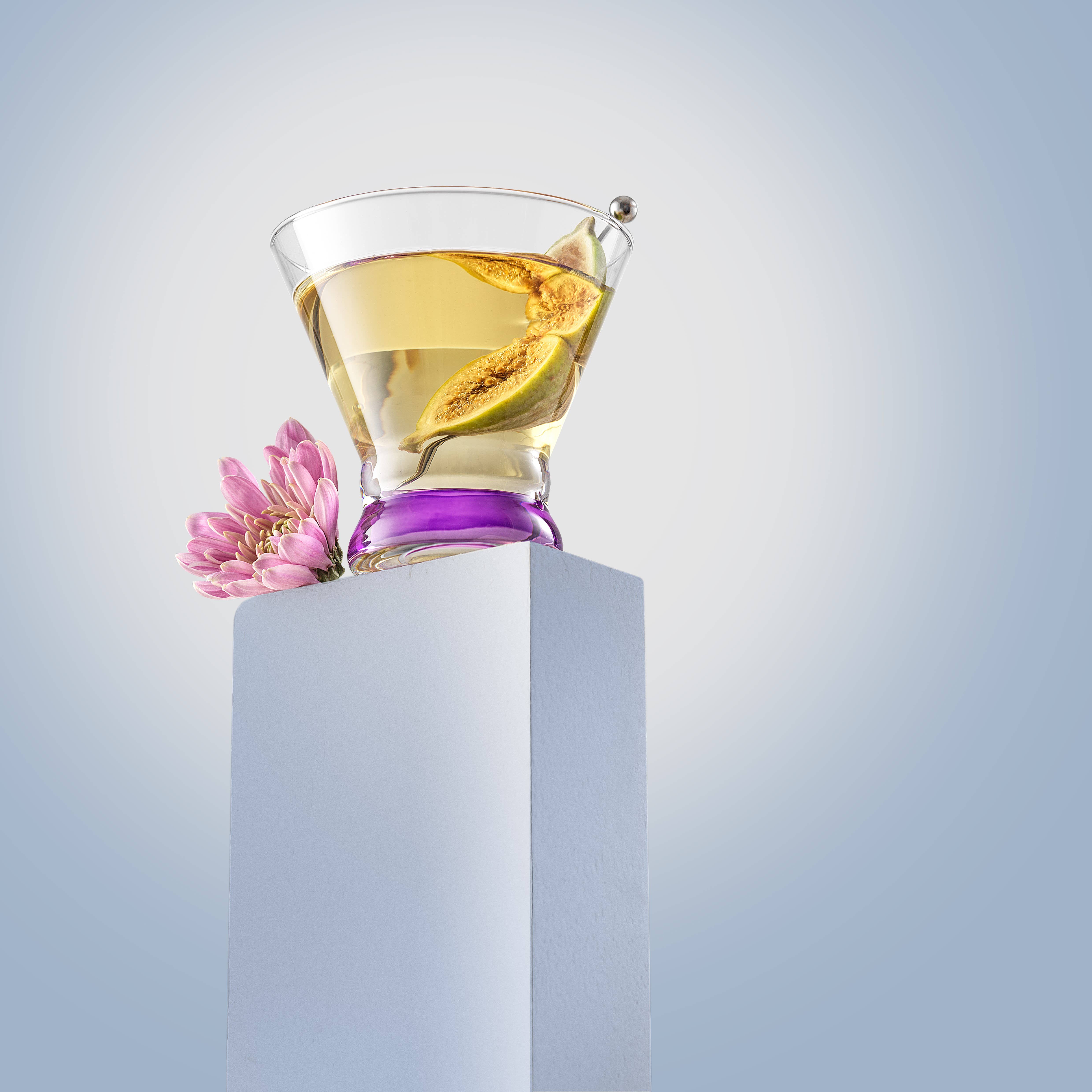 JoyJolt – wholesale Cocktail/liquor glass – Hue Colored Stemless Martini Glasses, Colorful Party Glasses5