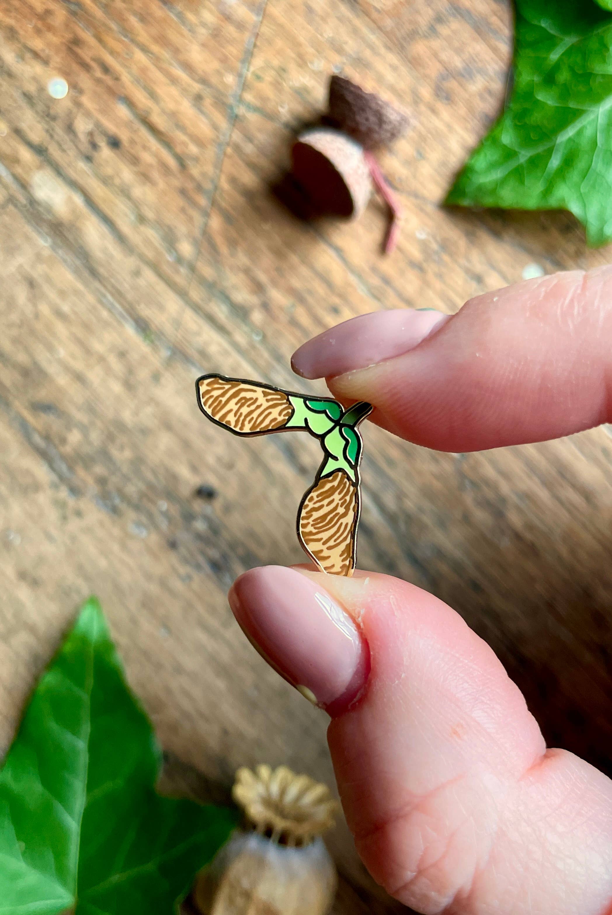 Georgiou Draws - Vendita all'ingrosso Spilla da bavero - Set di mini spille smaltate della Woodland Seeds4