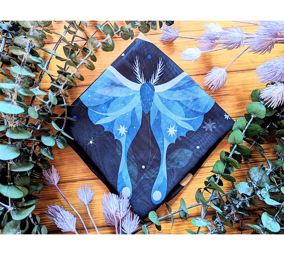 Goddess Provisions – Engroshandel Tørklæde - Dame – Floral Moon Moth Tørklæde Vegansk silkealter Clot Tarot Mat4