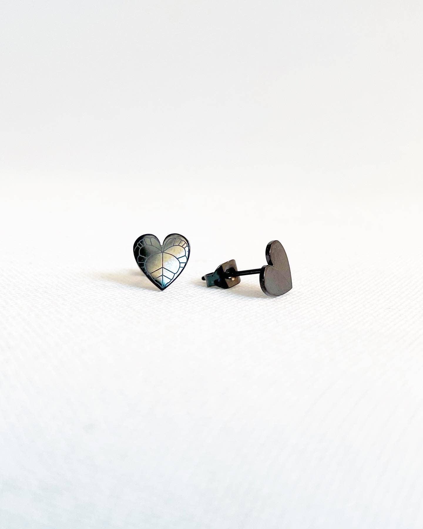Dainty Little Tiny Things – Engroshandel Ørestikkere – Anthurium Clarinervium Plante Studs | Allergivenlig4