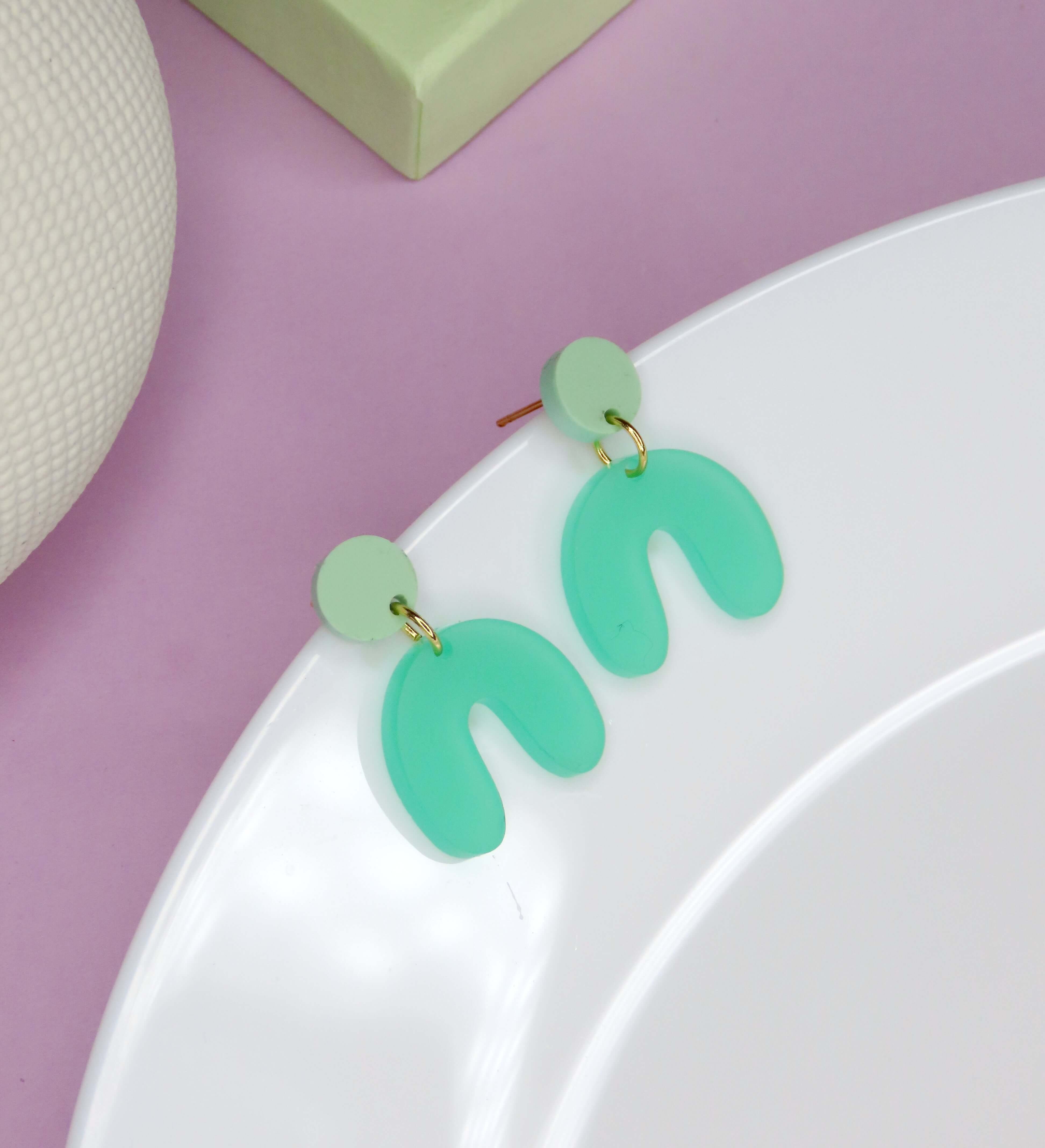 Niemalsmehrohne - Wholesale Dangle Earrings - Small arch bow earrings in light green turquoise transparent1