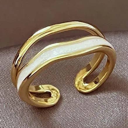 Bague en cuivre pour femmes, design simple à bande ouverte, avec accent de pierre de naissance d'août. pour la vente par Huis Van Merken