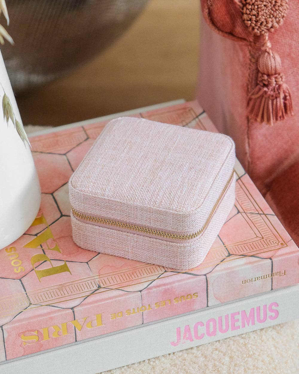 Maison Scarlett - Wholesale Jewelry Box/Organizer - Corinne linen travel jewelry box3