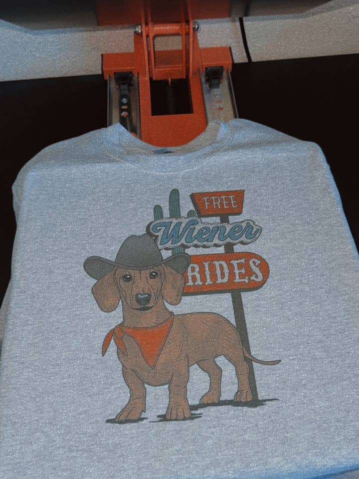 Rustic Revival Boutique - Wholesale T-shirt met print - Dames - Wiener Rides1
