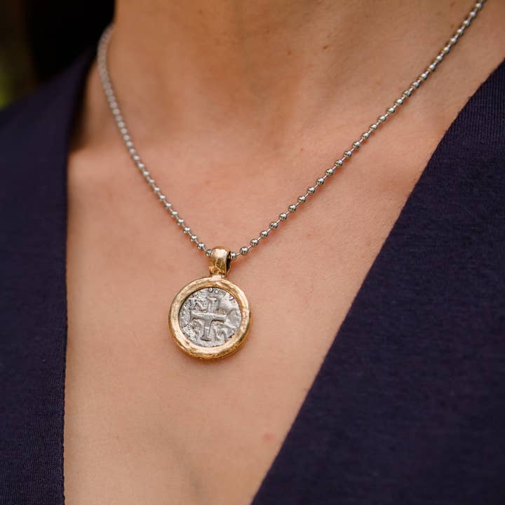 Vintage Medaillon Kruis aan Verstelbare Roestvrijstalen Ketting voor wholesale door Lizzy James