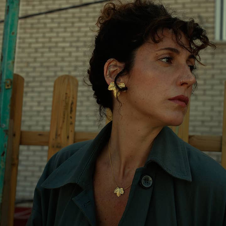 Ginger & VelVet – wholesale Pendant/charm necklace – 24ct gold-plated Mini Ivy Necklace