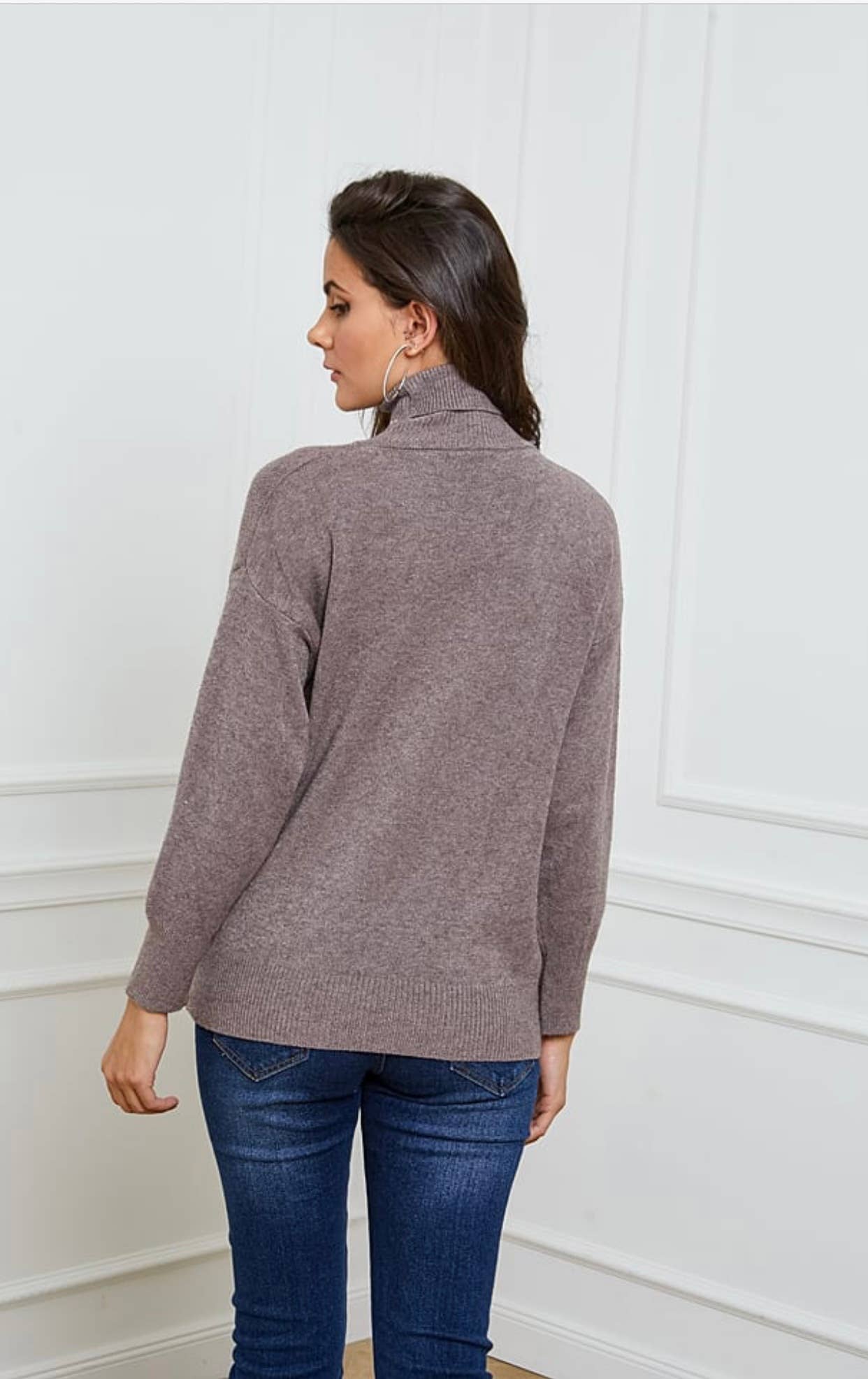 LÉA & LUC – wholesale Knitted jumper – Women′s – Turtleneck sweater with pockets REF. 003048