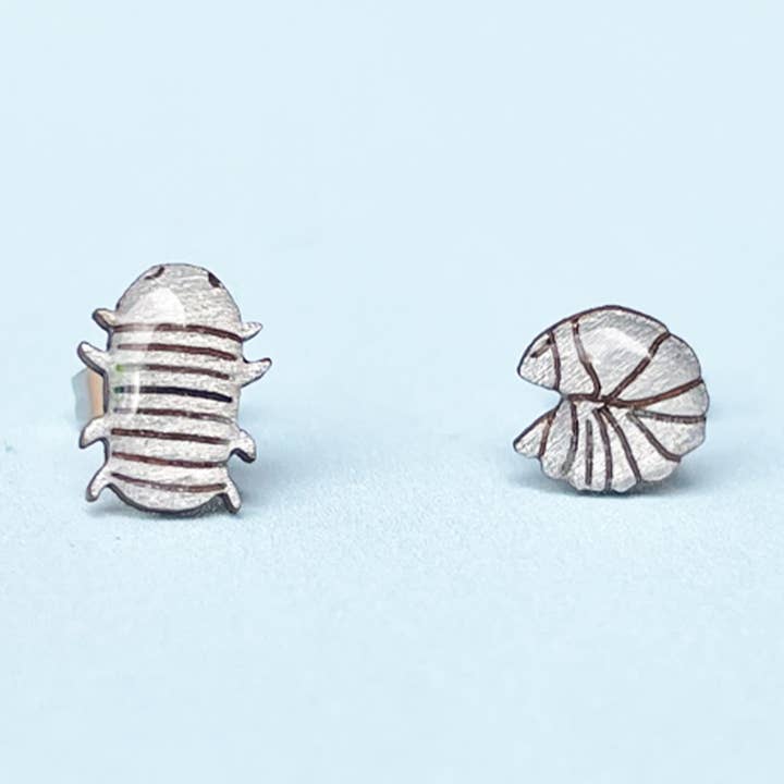 Orecchini Isopod non corrispondenti - Gioielli Rolly Polly Pill Bug per la vendita all'ingrosso da parte di PinTonik