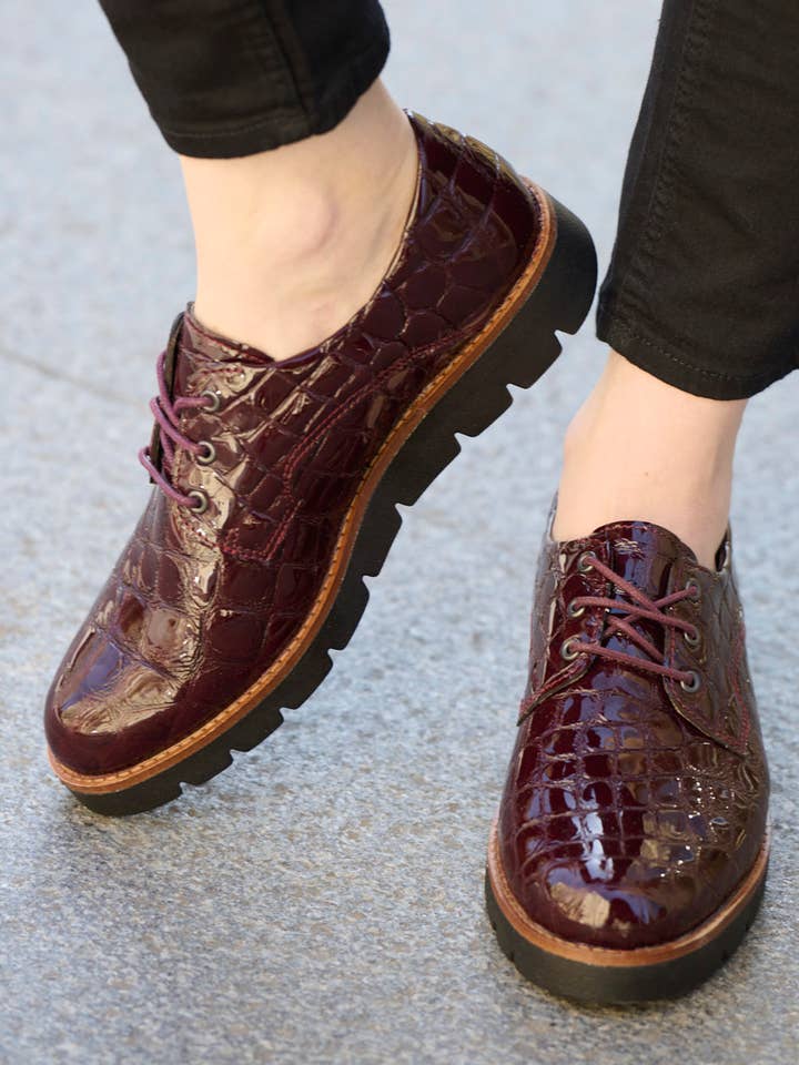 Lackskor i krokodilimitation (2011371_0020) för wholesale av PEDICONFORT