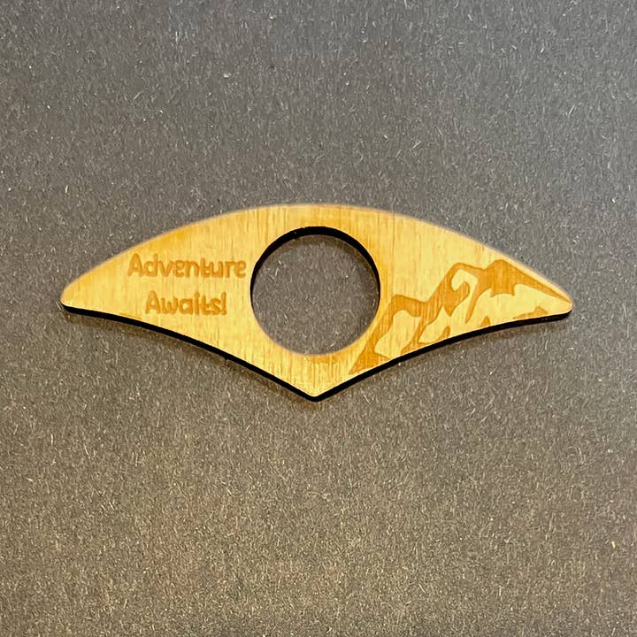 Porte-page en bois gravé au laser - Aventure pour la vente par Carve Studio LLC