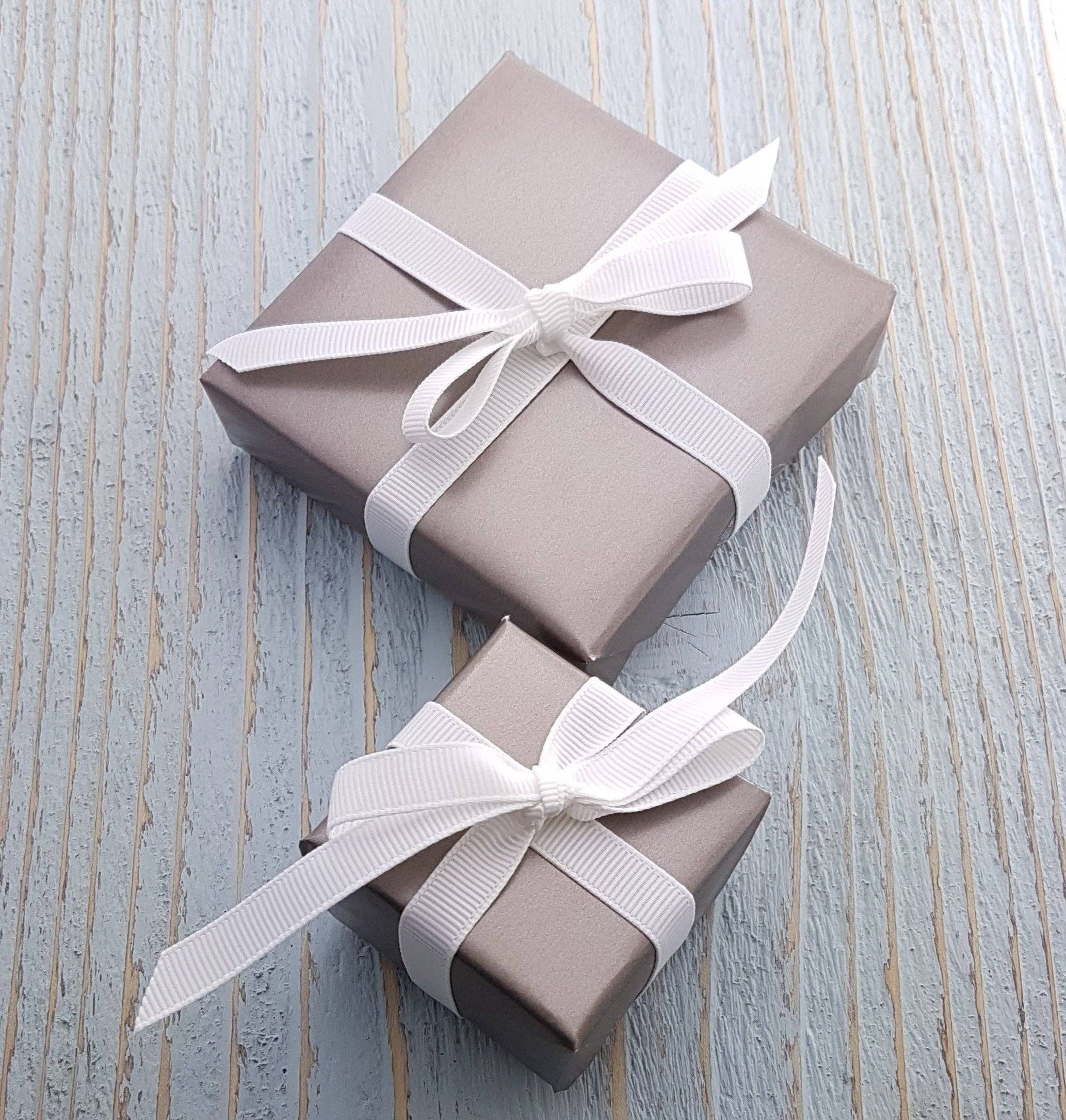 Just Vial - Venta al por mayor Collares con colgantes/abalorios - Colgante sencillo y moderno en forma de círculo para urna de cenizas, acero inoxidable bañado en plata - Just Vial6